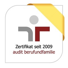 Logo Audit berufundfamilie mit dem Schriftzug "Zertifikat seit 2009 audit berufundfamilie" und gelbem Band über der rechten oberen Ecke