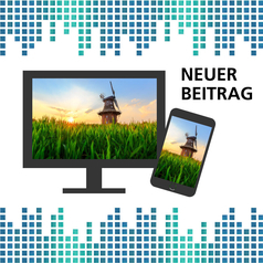 Auf einem Bildschirm und einem Smartphone ist eine Mühle auf einem Feld in der Abendsonne zu sehen.