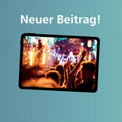 Publikum bei einem Konzert: Tanzende Menschen, bunte Lichter und Funkeln.