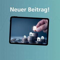 Deutlicher Anstieg der Wohngeldhaushalte in Niedersachsen 2024: Auf einem Tablet sind mehrere Münzstapel zu sehen, auf denen oben kleine Häuser stehen.